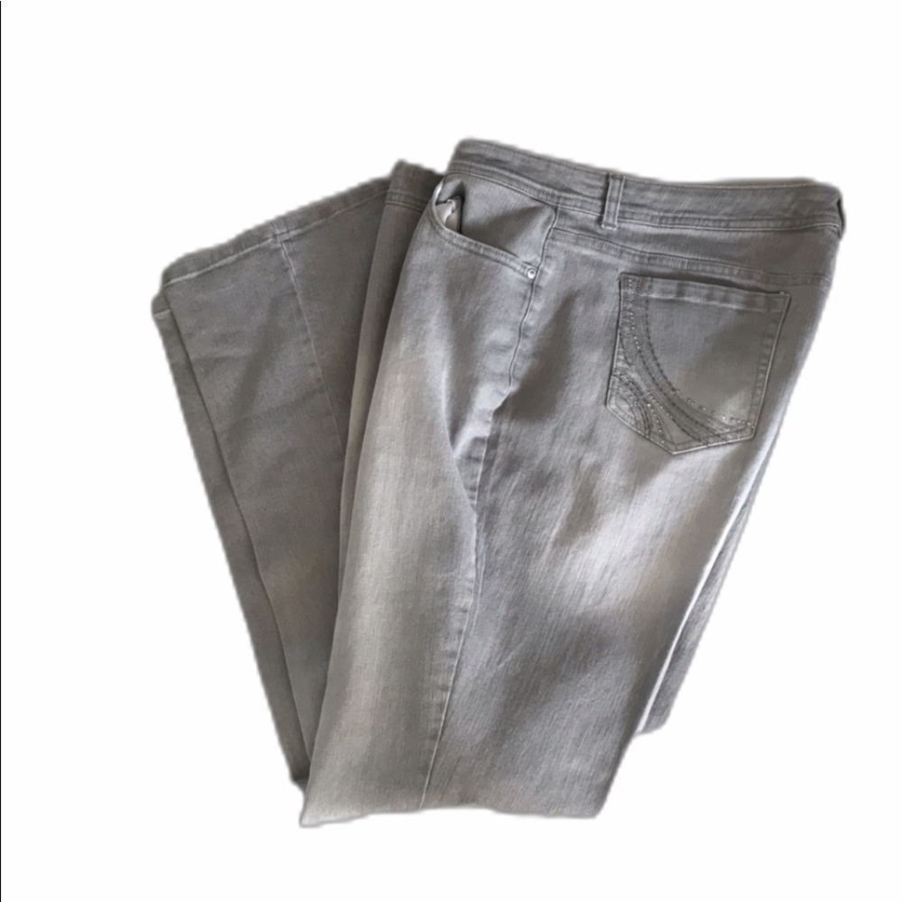 𝅺style & Co Gray Embellished Jeans 18